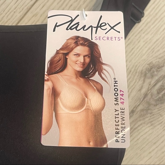 Playtex Secrets Perfectly Smooth Underwire Black Bra Plus Size 44D - Picture 2 of 9